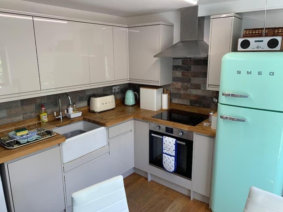 Award Winning Pet Friendly Paddock Cottage Whitby Extérieur photo