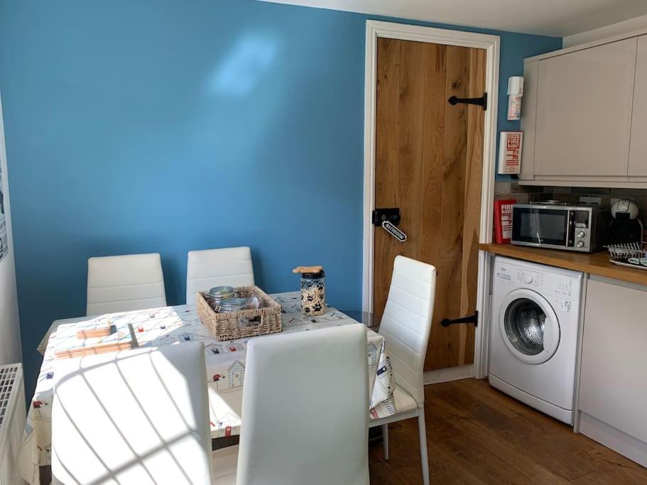 Award Winning Pet Friendly Paddock Cottage Whitby Extérieur photo