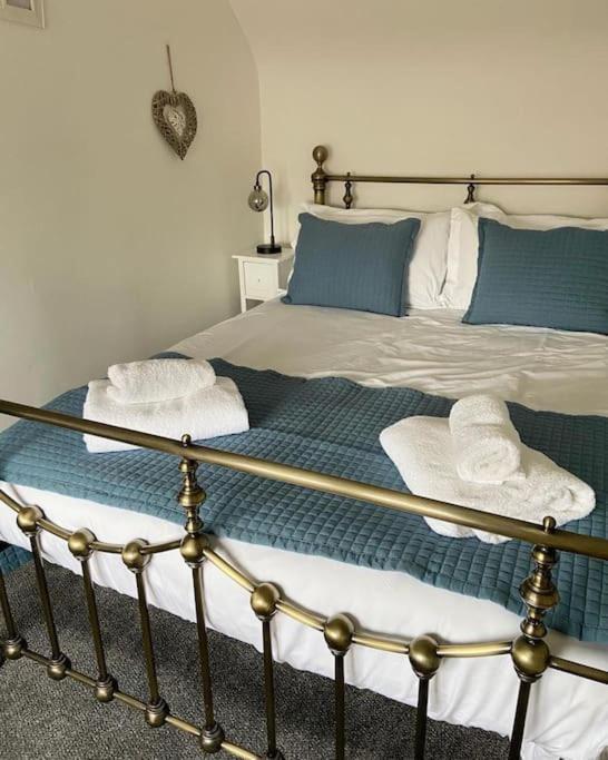 Award Winning Pet Friendly Paddock Cottage Whitby Extérieur photo