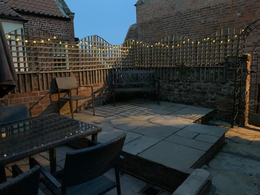 Award Winning Pet Friendly Paddock Cottage Whitby Extérieur photo
