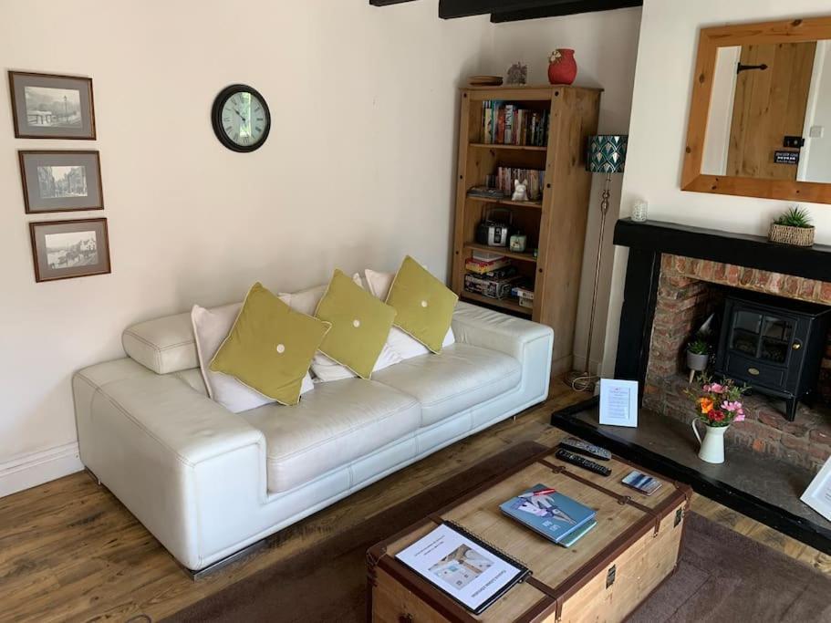 Award Winning Pet Friendly Paddock Cottage Whitby Extérieur photo