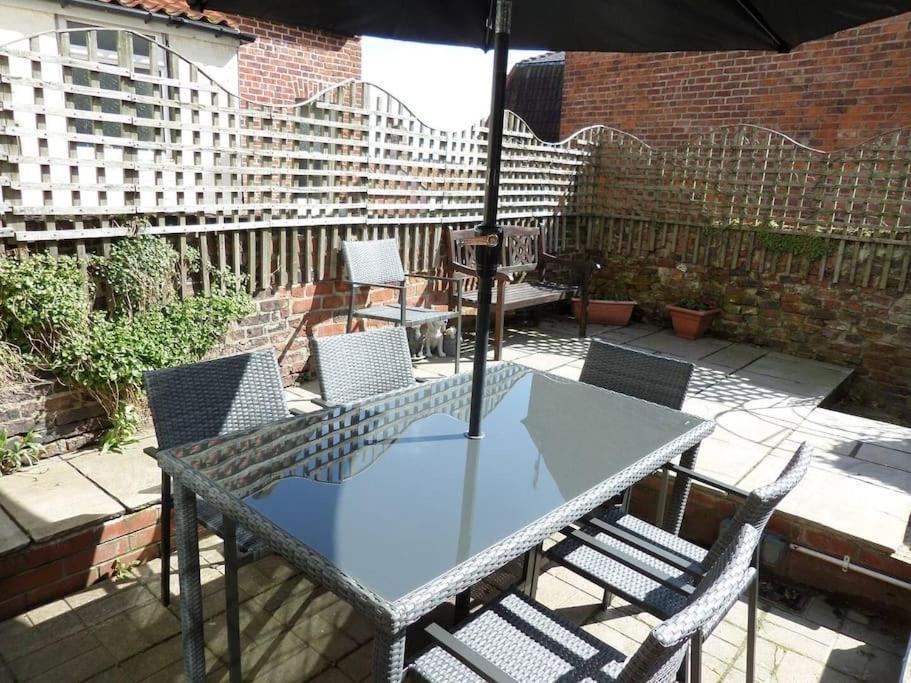 Award Winning Pet Friendly Paddock Cottage Whitby Extérieur photo